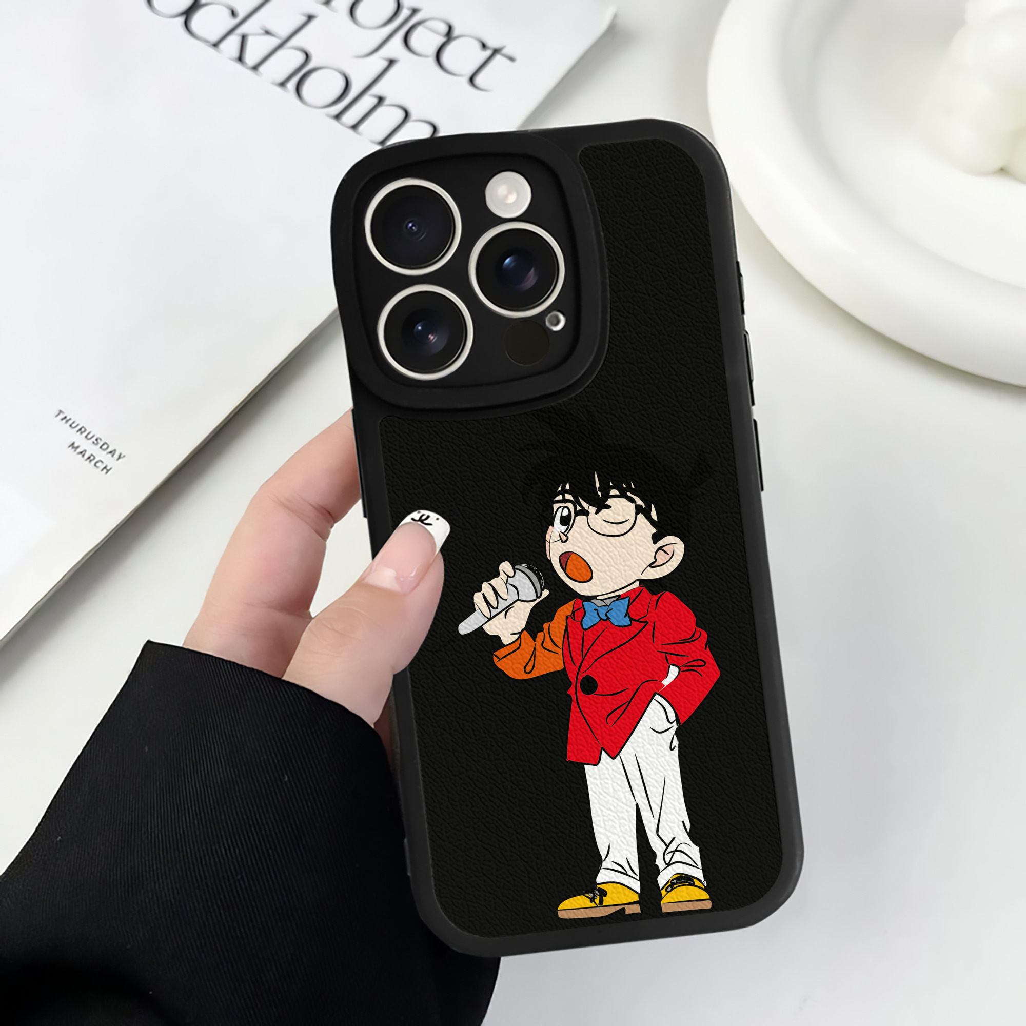 （画像用） 名探偵コナン 江戸川 コナン Detective Conan Conan Edogawa 【iPhone 16シリーズ対応】シリコンスマホケース（レザー調） 材質：シリコン